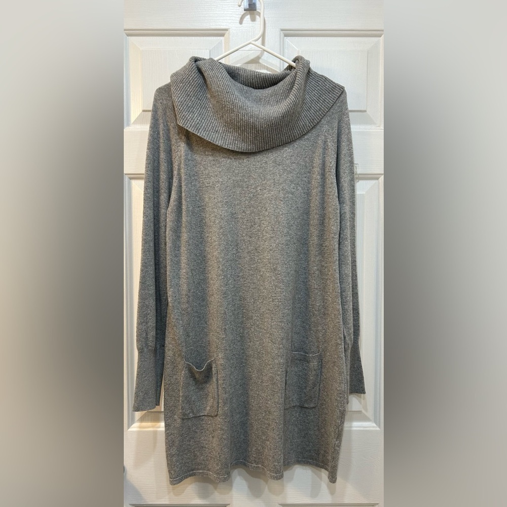 SOFT SURROUNDINGS Gray Tunic Cowl Neck Sweater Size M Holiday Casual Minimalist